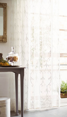 【刺繍レース】雪 花 紋 様 〜存在感溢れるコード刺繍。 オーロラフィルムとの組み合わせでドレスの様な仕上がりに。