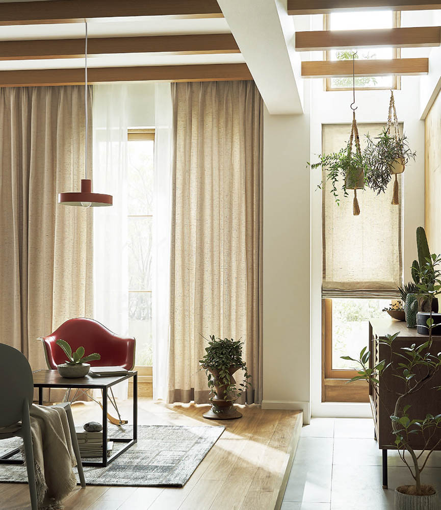  ���B���e�[�W�Ȗ��n�`�܎��̑��F���̂��鎅�ƁA�u���C�g������Ԃɉ��[�������o�B���B���e�[�W�ȕ��͋C�������o���܂��B 