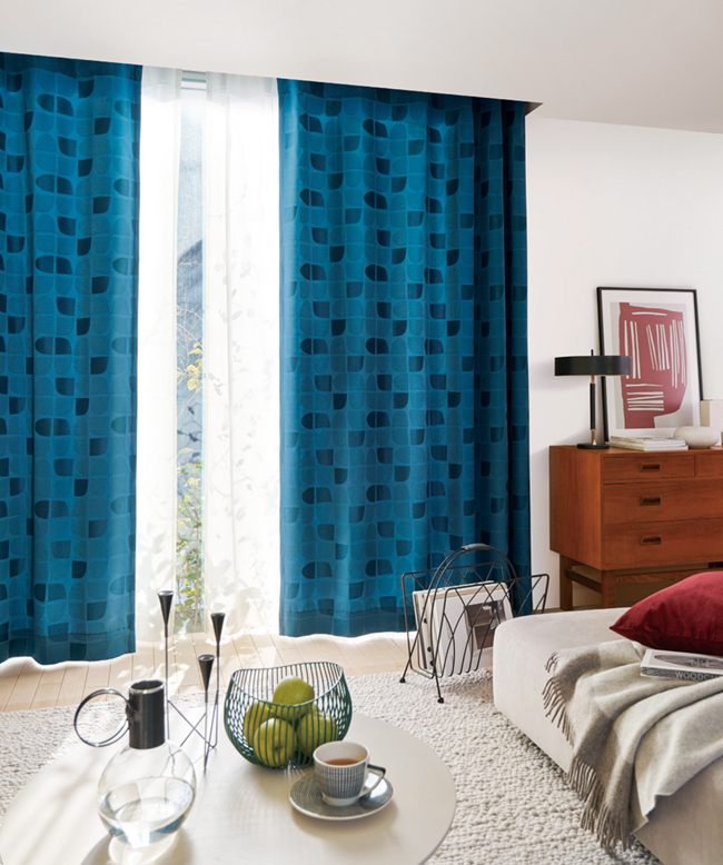 手描き風の北欧パターン〜テクスチャの変化を愉しめる手描き風の北欧パターン。カジュアル過ぎない空間にも馴染む、深みのある配色です