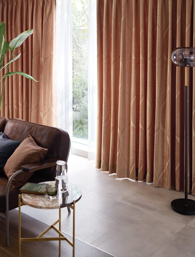  �_�C�i�~�b�N�ȃ��[�t���`���̊p�x�ŕ\��ς��_�C�i�~�b�N�ȃ��[�t���B��l���g���ȐF���ŗ������������͋C�ɂ��҂�����ł��B 