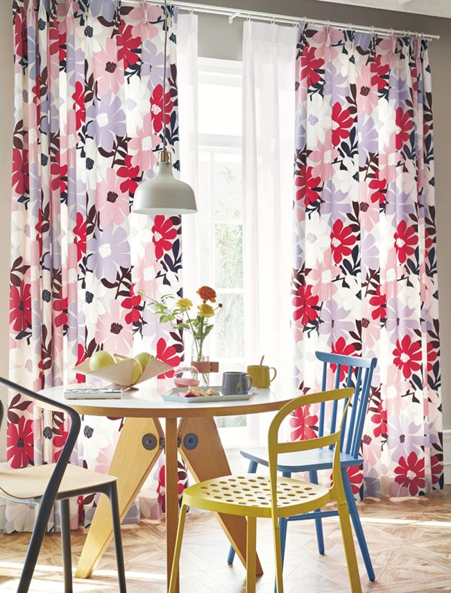 シュエット〜北欧テイストの大きなフラワープリント。空間に色鮮やかな花を咲かせます。