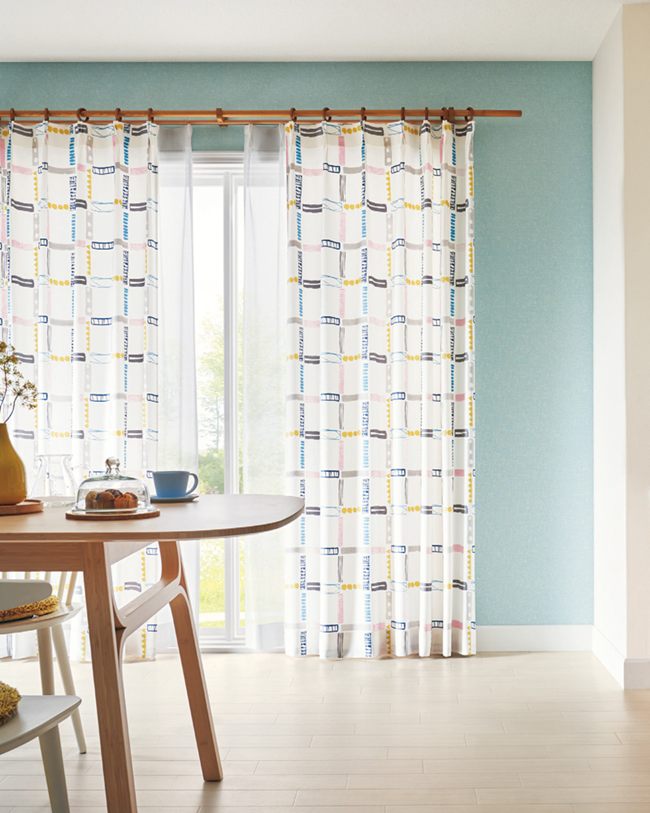 シュピール〜北欧デザインのモダンポップな柄は世代を問わないフレッシュな色使い。暮らしの中に少し遊び心を取り入れてみませんか。