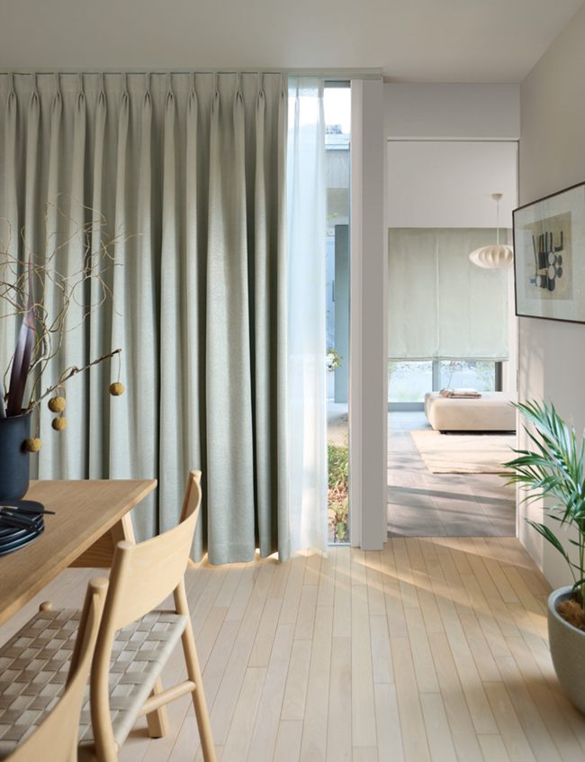  �y�Ռ��Q���z���ݘa���̂悤�ȃG���{�X���H�`���ݘa���̂悤�ȃG���{�X���H�B�a���_���X�^�C���𐶒n�̉A�e�ŉ��o���Ă����Ռ��J�[�e���ł��B 