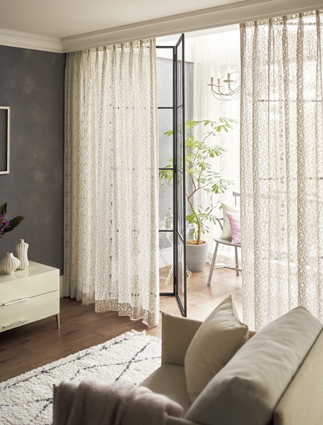 花柄レース〜エレガントからナチュラル、レトロスタイルまで幅広く使うことが出来る色合いの花柄レースです。