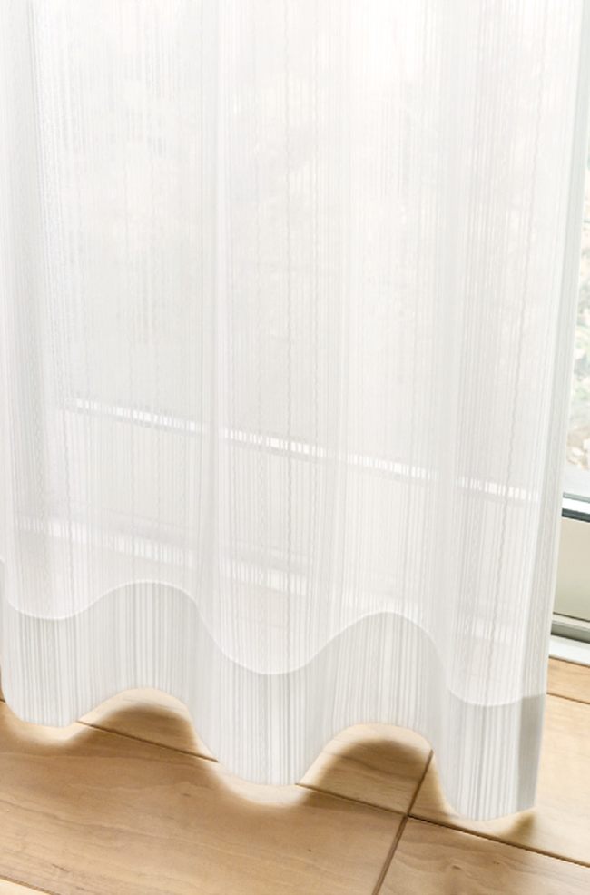 ストライプにウェーブ〜ストライプにウェーブがアクセントの遮熱性が高いレースです。