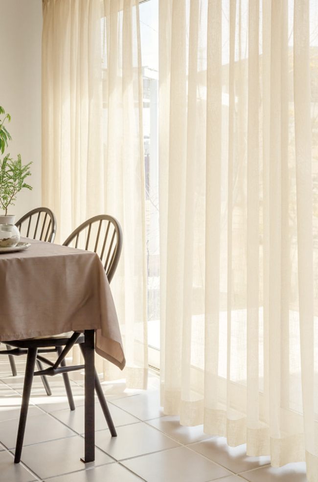 麻のようなシャリ感〜麻のようなシャリ感と光沢感を合わせもった使いやすいシアーカーテンです。