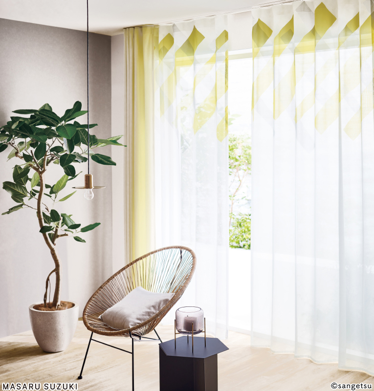 イエローとグレーのラインが交差した幾何学柄のシアー。〜お好みで上下反転して裾柄としてもお使いいただけます。