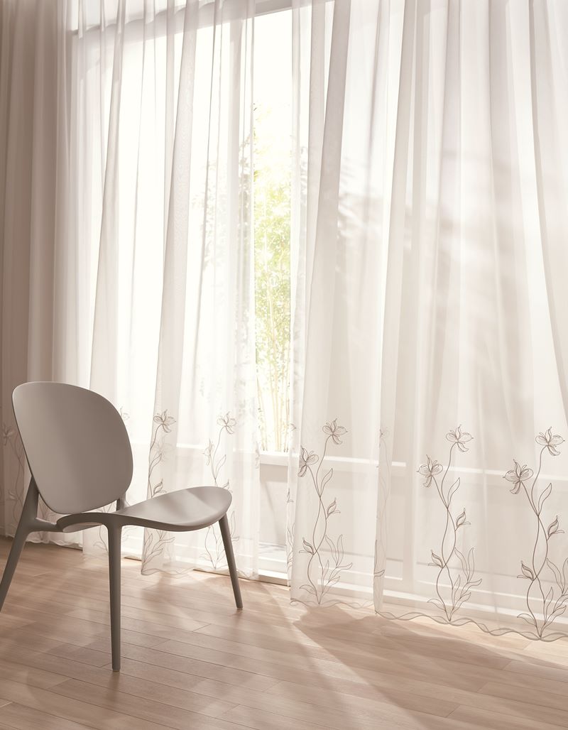  �y�h�J���[�X�z���X�e�B�`�`�F�[���X�e�b�`�ŁA�t�����[���𗧑̓I�ɕ`���܂����B�O���[�̃��C�����V�b�N�Ń��_���Ȉꖇ�B 