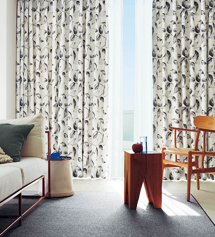 シンコールカーテン Ml 3371 モノトーンの手描き風のリーフが シンプルモダンな空間にやすらぎを与えます 遮熱機能を備え 厚い季節も快適です カーテンショップクレール名古屋