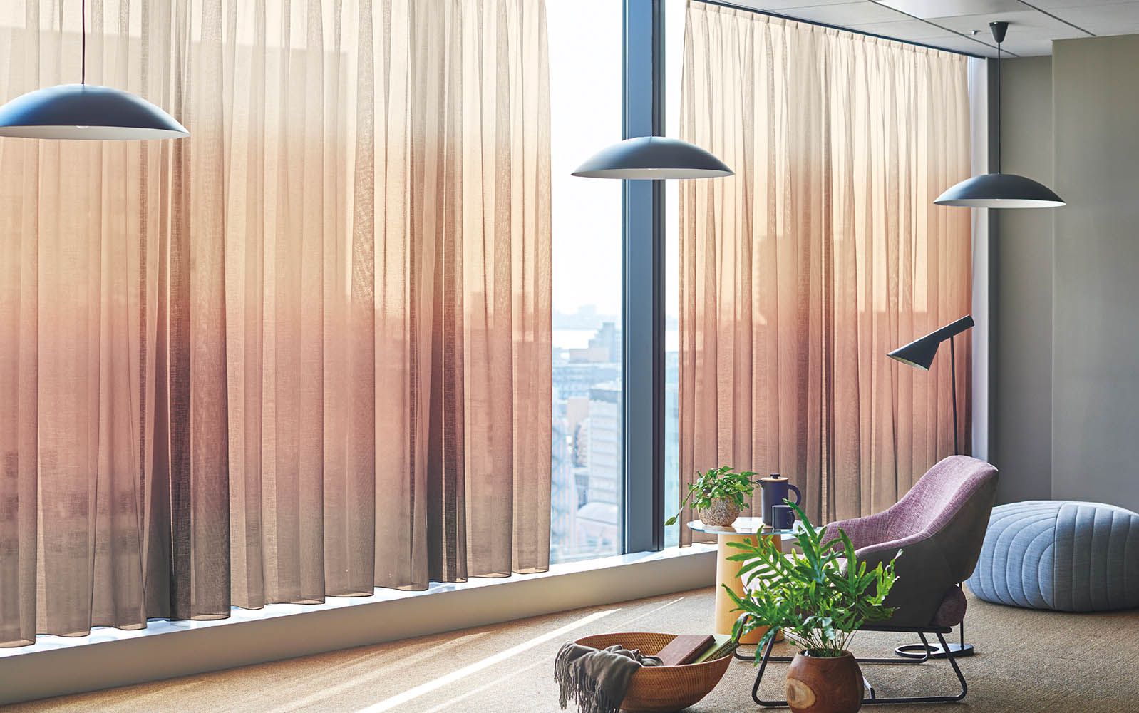 土の色の情景や質感をテーマにしたグラデーション〜土の色の情景や質感をテーマにしたグラデーションが、 空間をエモーショナルに彩ります。