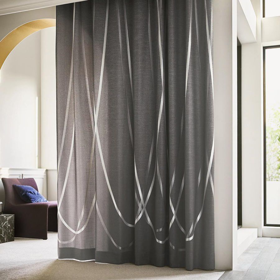 ダイナミックカーテン(天井の高い大開口窓向け)〜ダイナミックで優雅な曲線ラインで表現したドレープです