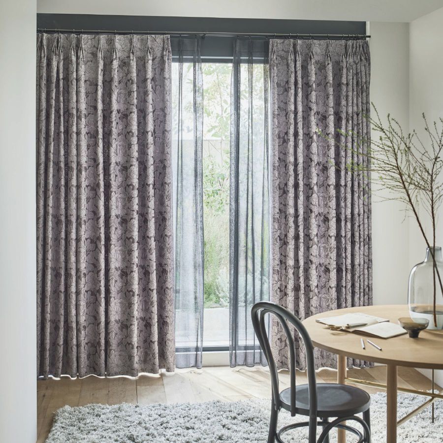 ふっくらフラワーデザイン〜風通組織で花びらと葉をふっくら立体的にしあげました