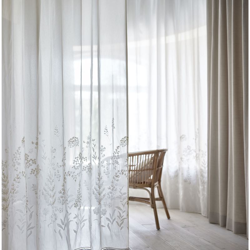  �y�h�J���[�X�z�������Ԃ����΂ޗl�`���炫��ƍ炫�ւ鑐�Ԃ�l�X�Ȏh�J�X�e�b�`�ŕ\�����܂����B 