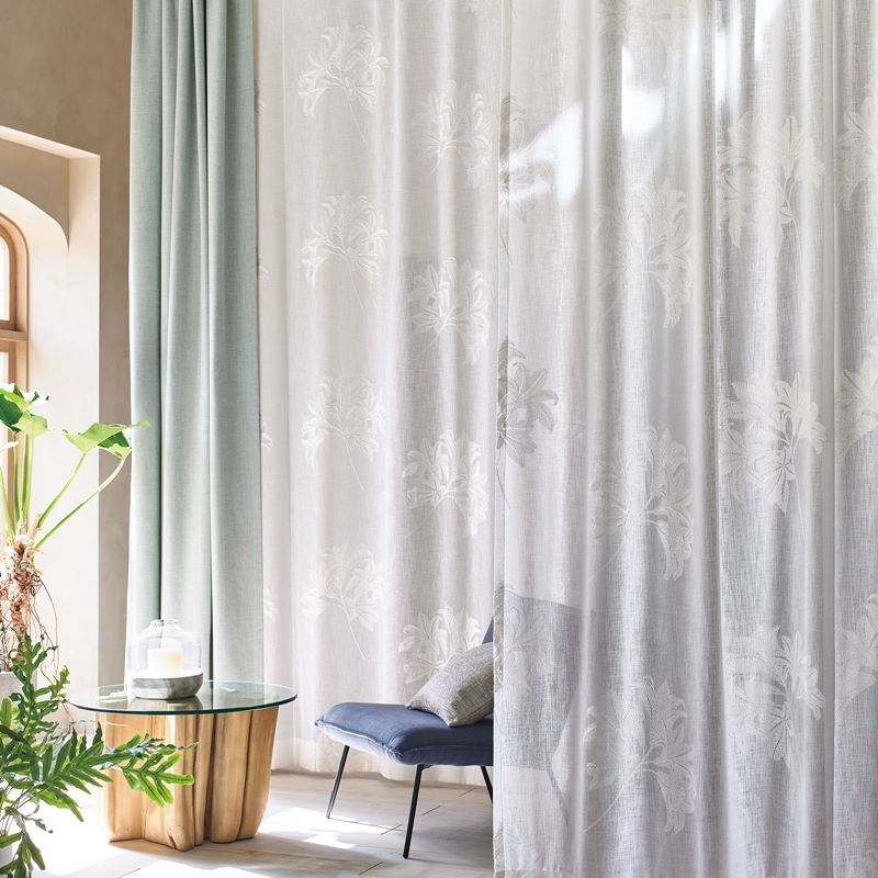  �y�h�J���[�X�z�J�g���A�̕��G�ȉԂт�`�J�g���A�̕��G�ȉԂт���`�F�[���X�e�b�`�ŗ��̓I�ɕ`���܂����B 