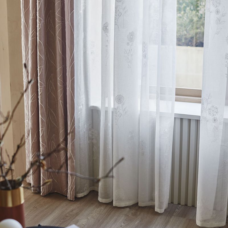 【刺繍レース】繊細なお花の刺繍〜柔らかい光の中に浮かぶ可憐で繊細なお花の刺繍です。