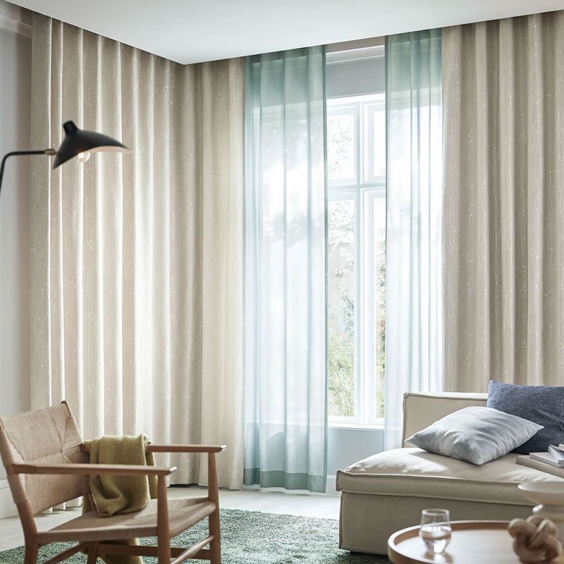 【北欧】線描きのリーフ柄〜柔らかな線描きのリーフ柄を、モダンな印象に仕上げました。