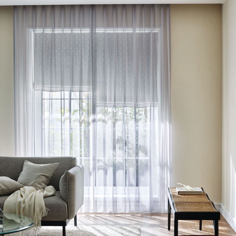 【遮光レース】しとしとと降る雨〜しとしとと降る雨の様に、柔らかなきらめきを表現しました。