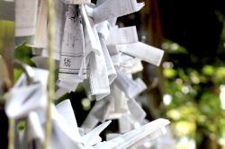 神社のお札やお守りも印刷物